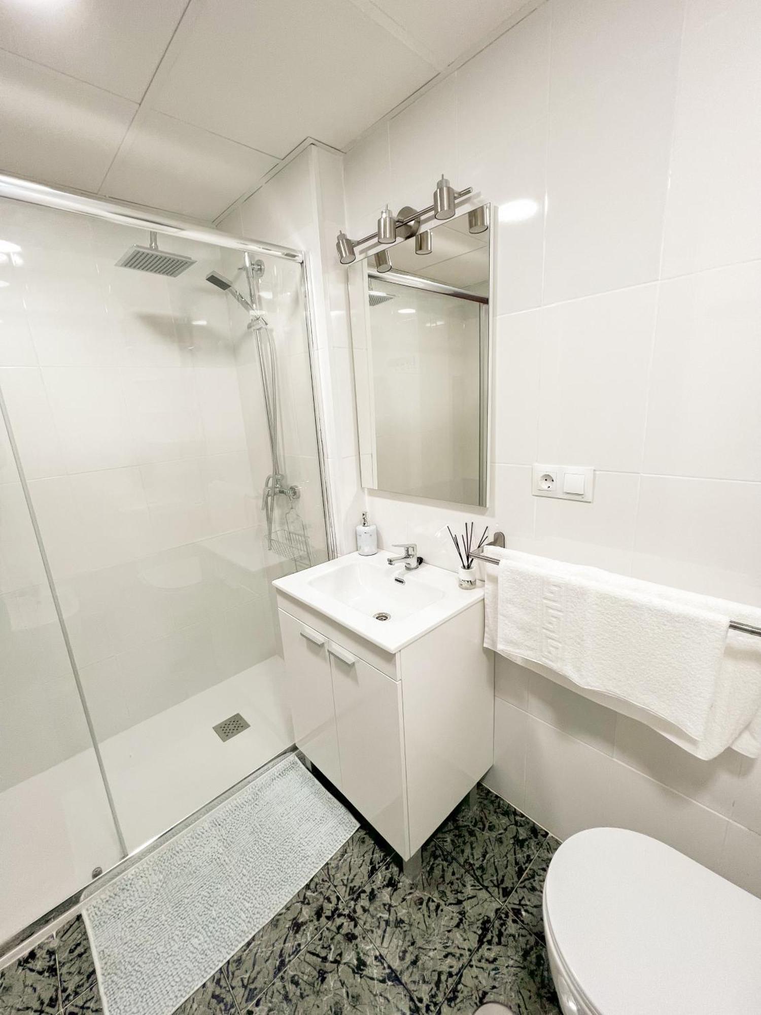 Cozy And Bright Flat With Pool Apartment Torremolinos Bagian luar foto